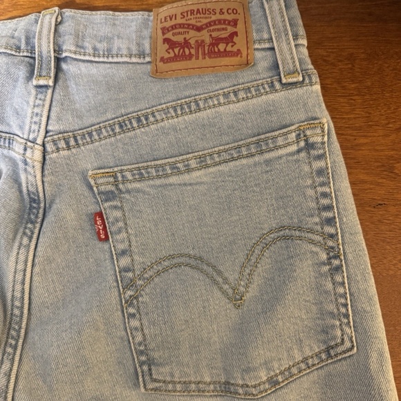 Levi's "Wedgie Skinny" Size 27 Light Wash High-Rise Button-Fly Jeans - EUC - Picture 3 of 6